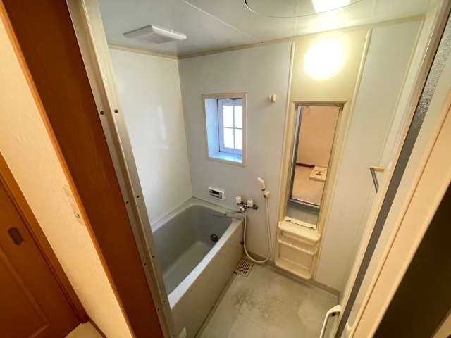 バス・シャワールーム　ゆったりとしたバスルームです