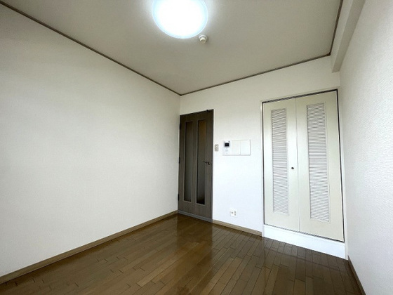 収納　※他部屋の写真です。