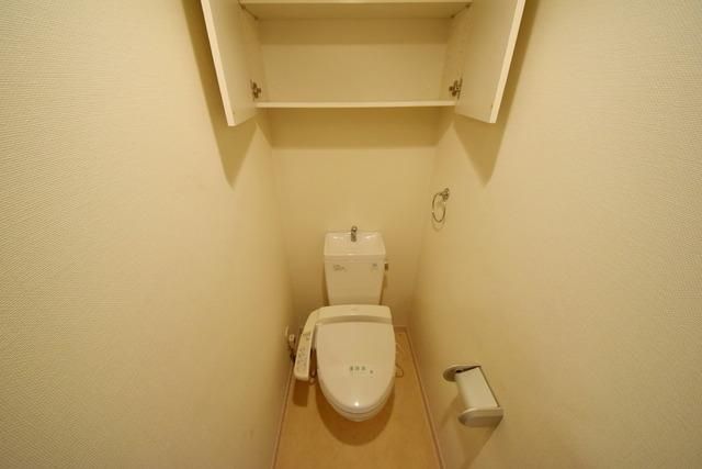 トイレ　★清潔感のあるトイレには収納スペースあります★
