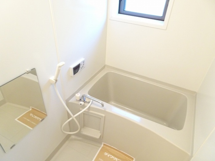 バス・シャワールーム　追い焚き給湯式浴室