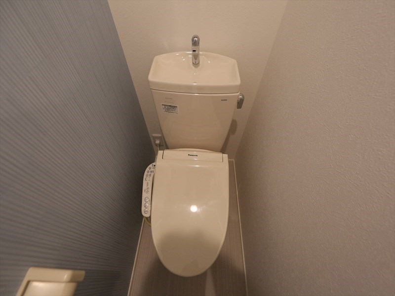 トイレ　温水洗浄暖房便座付トイレ