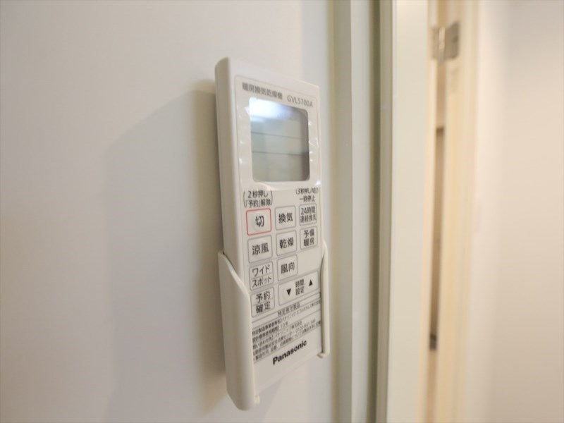 その他設備　浴室暖房乾燥機付き