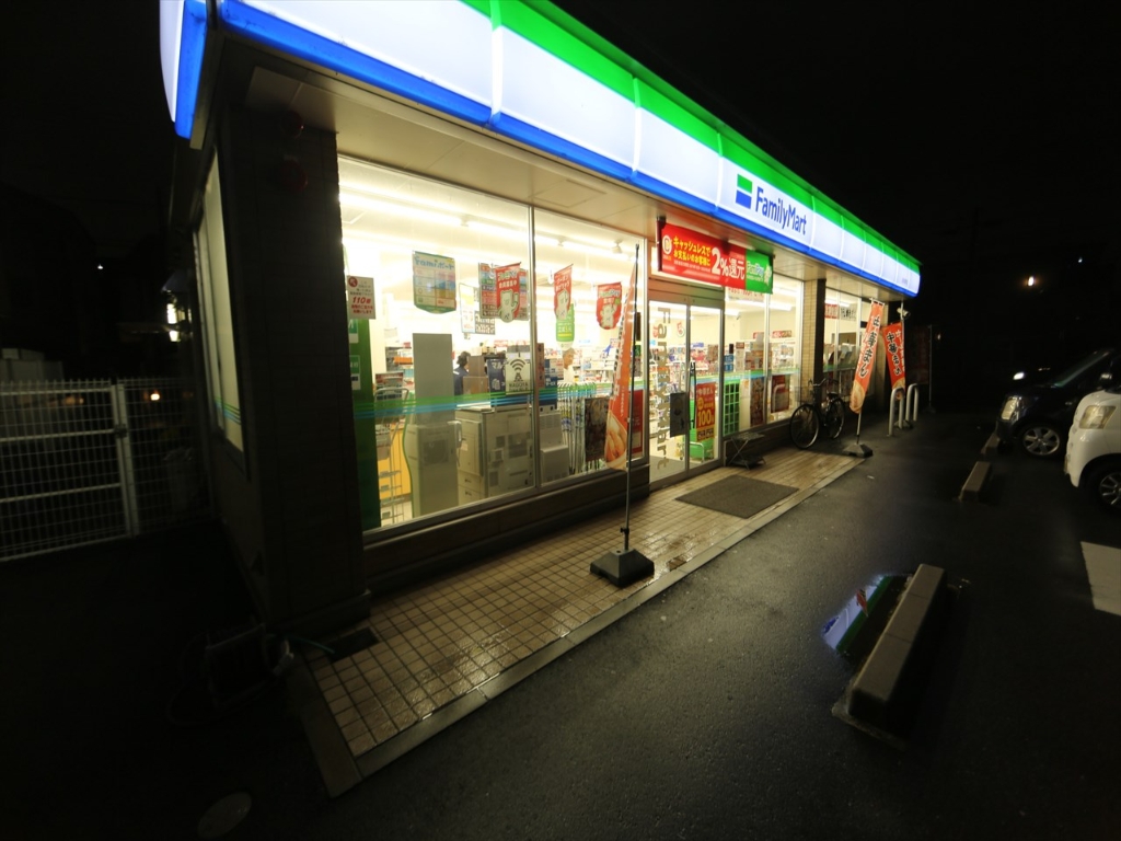 コンビニ　ファミリーマート 名西名塚町店（コンビニ）まで240m