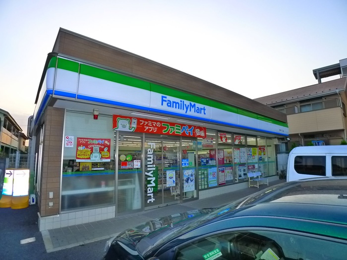 コンビニ　ファミリーマート（コンビニ）まで331m