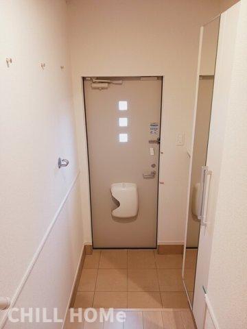 玄関　当社、チルホームのHPもご覧ください(^^)/物件情報多数♪