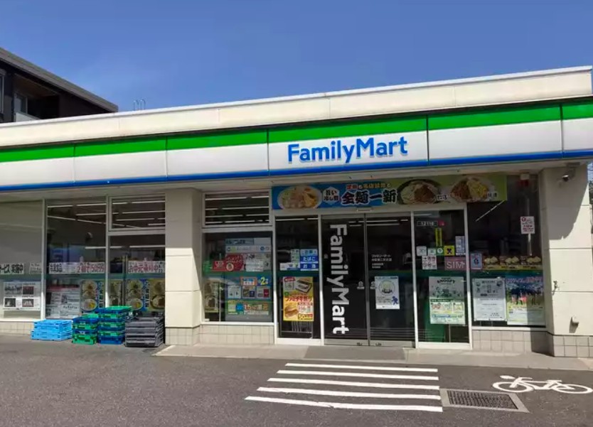 コンビニ　ファミリーマート 中延第二京浜店（コンビニ）まで200m