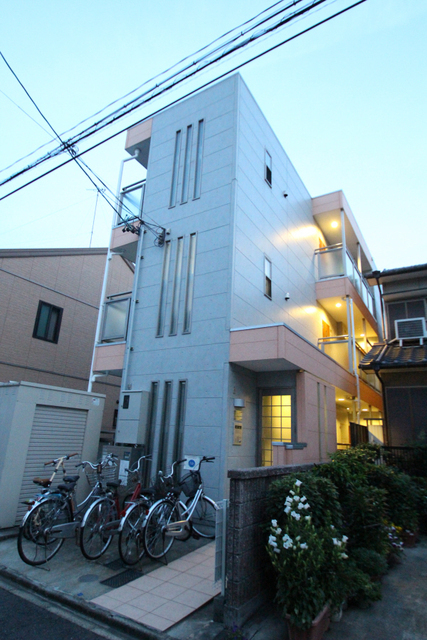 建物外観　鉄骨造のおしゃれな外観