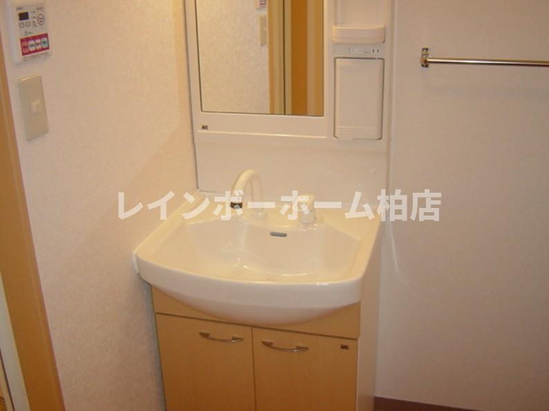 洗面設備　使いやすい洗面所です