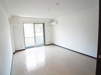 居室・リビング　明るい洋室