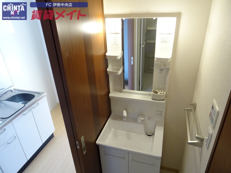 洗面設備　同型参考写真