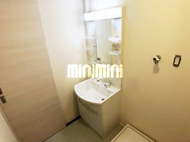 洗面設備　シャワー付洗面化粧台