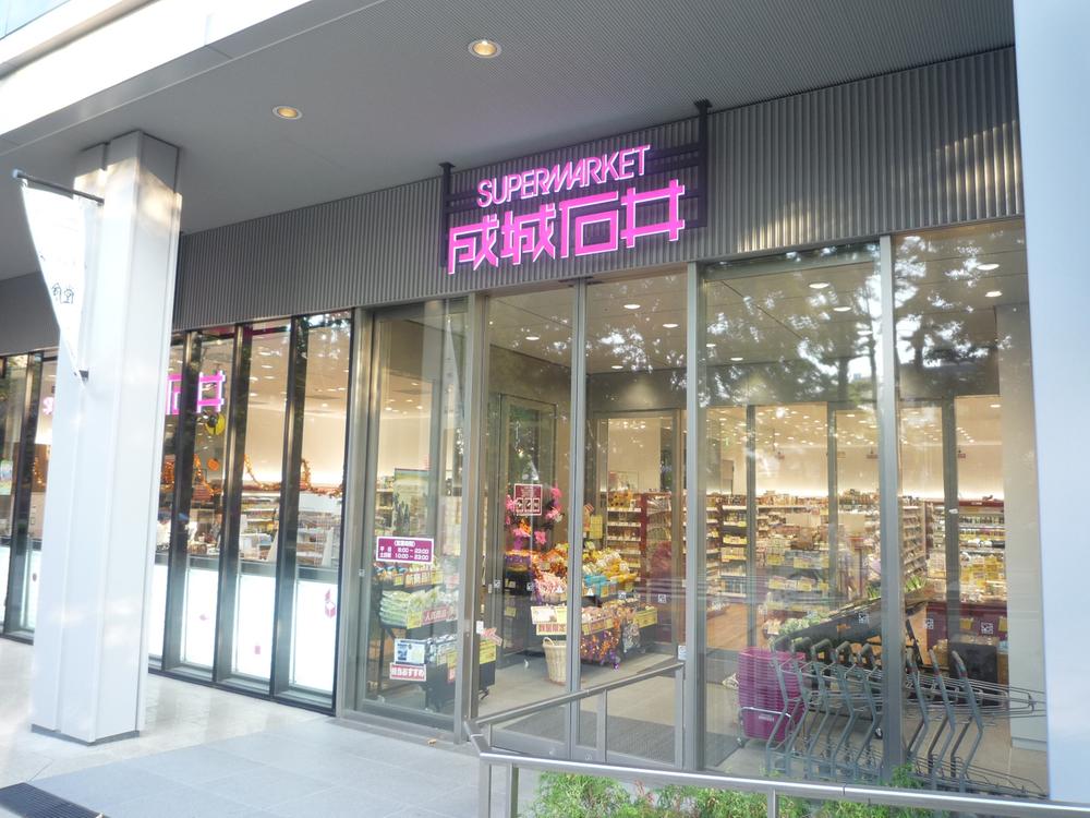 スーパー　成城石井飯田橋サクラテラス店（スーパー）まで186m