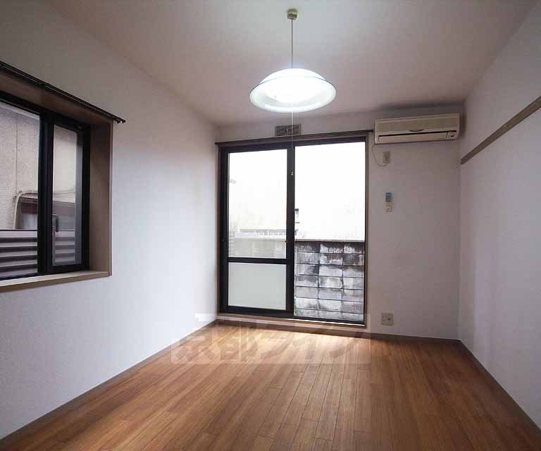 居室・リビング　安定のフローリングです。