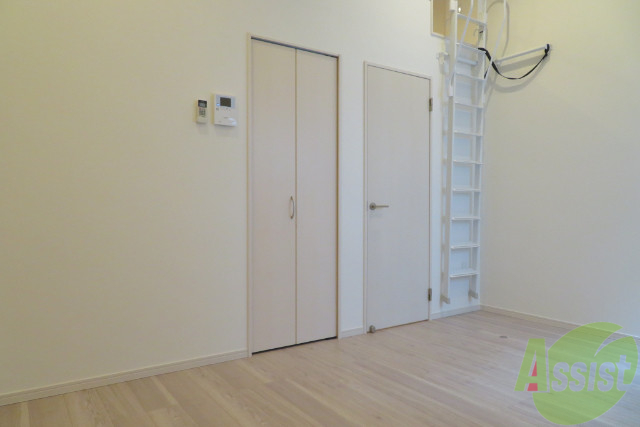 その他部屋・スペース　白が基調の清潔感があるお部屋で広さも良い感じです。