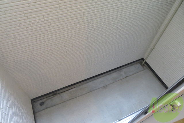 バルコニー　バルコニーは洗濯物もしっかり干せそうな広さです。