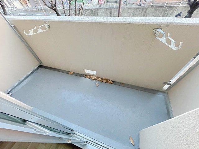 バルコニー　洗濯物が広々と干せるバルコニーです