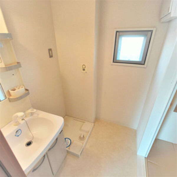 洗面設備　※写真は同じマンションの違う部屋のものになります。