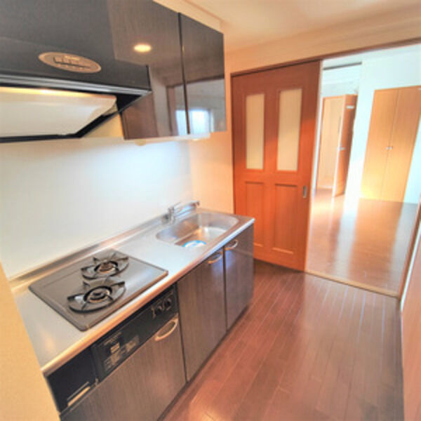 キッチン　※写真は同じマンションの違う部屋のものになります。