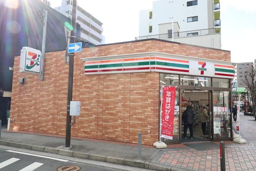 コンビニ　セブンイレブン横浜伊勢佐木町７丁目店（コンビニ）まで137m