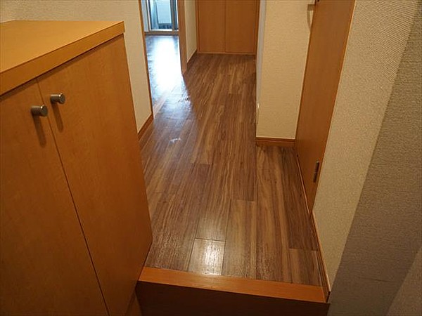 玄関　※別部屋の参考写真です。