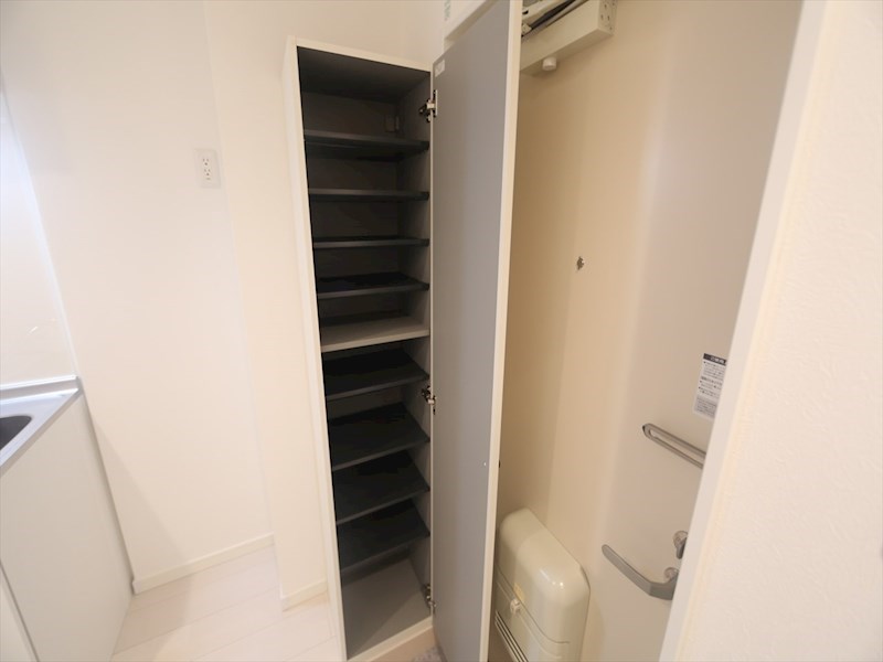 玄関　玄関　シューズボックス付（収納充実してます）