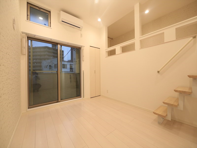 居室・リビング　洋室6.5帖　ロフト5.6帖（収納にも寝室にも使えます）