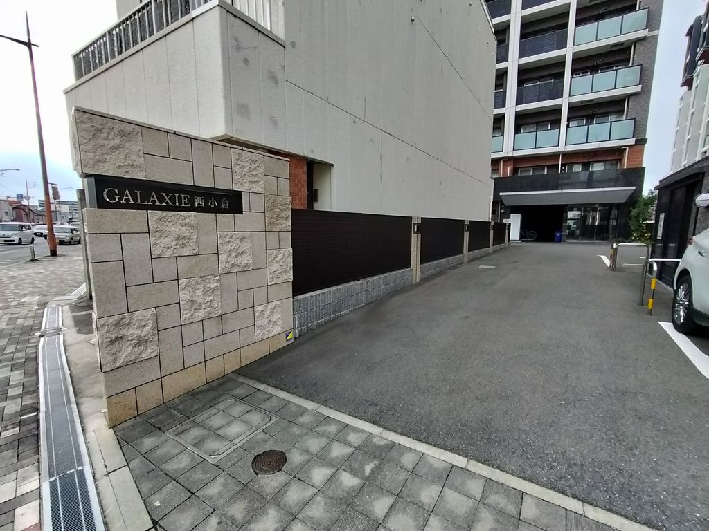 エントランス　駐車場