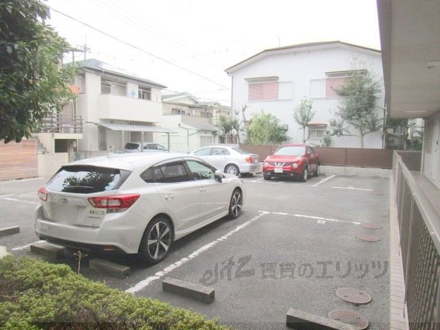 駐車場　駐車場
