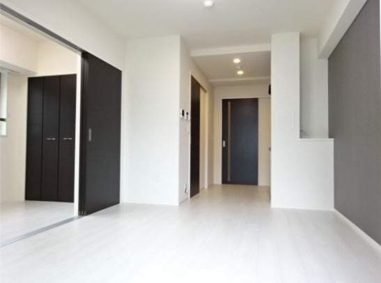 居室・リビング　広々リビングでゆっくりお過ごしいただけます