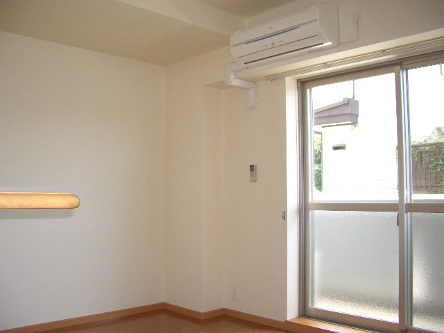 居室・リビング　リビングにエアコン1基