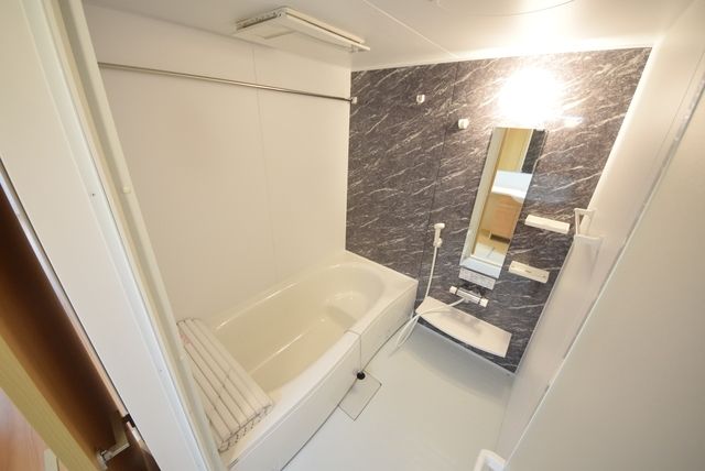 バス・シャワールーム　★広々としたバスルームです★