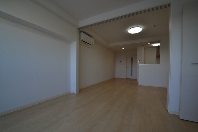 居室・リビング　仕切戸を開けると・・・ど～ん