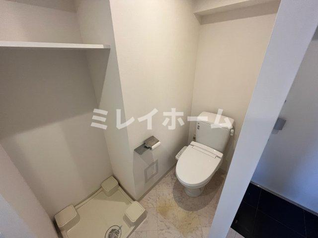 トイレ　同建物内別のお部屋の参考写真になります。