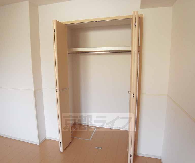 収納　大容量の収納。ハンガーパイプ付いてます。