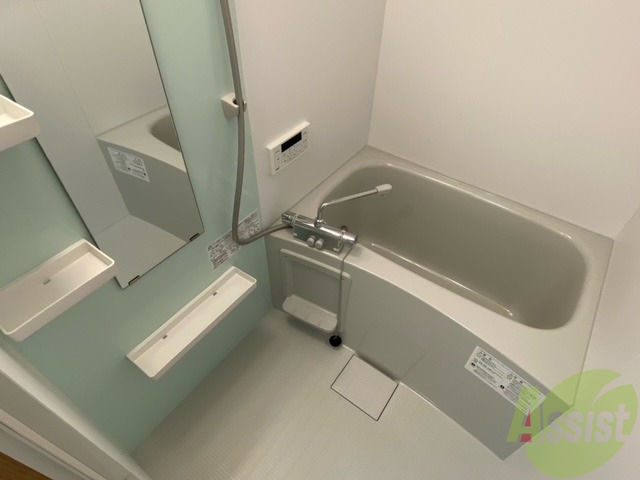 バス・シャワールーム　バスルームです、追い焚き機能も付いていて便利ですね