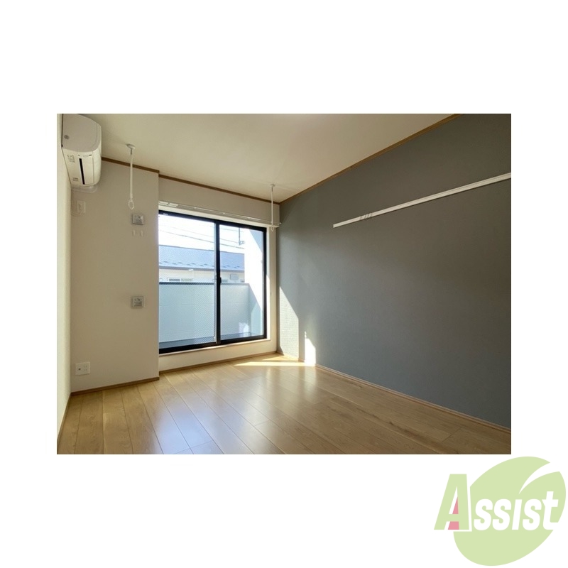 その他部屋・スペース　フローリングのお部屋なのでベッドを置いたら寝室の出来上がり