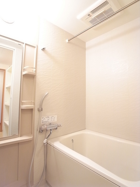 バス・シャワールーム　浴室乾燥機能付き♪