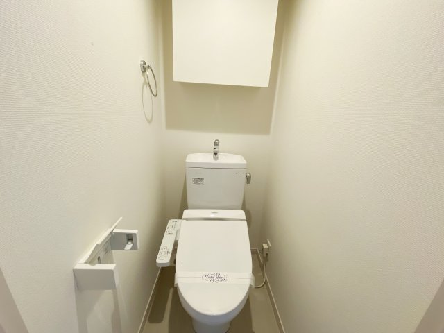 トイレ　別号室の参考写真です。