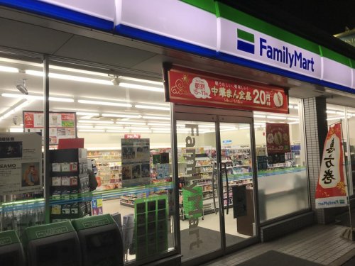 コンビニ　ファミリーマート 鳥見町二丁目店（コンビニ）まで241m
