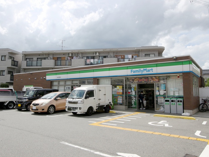 コンビニ　ファミリーマート池田荘園東店（コンビニ）まで187m