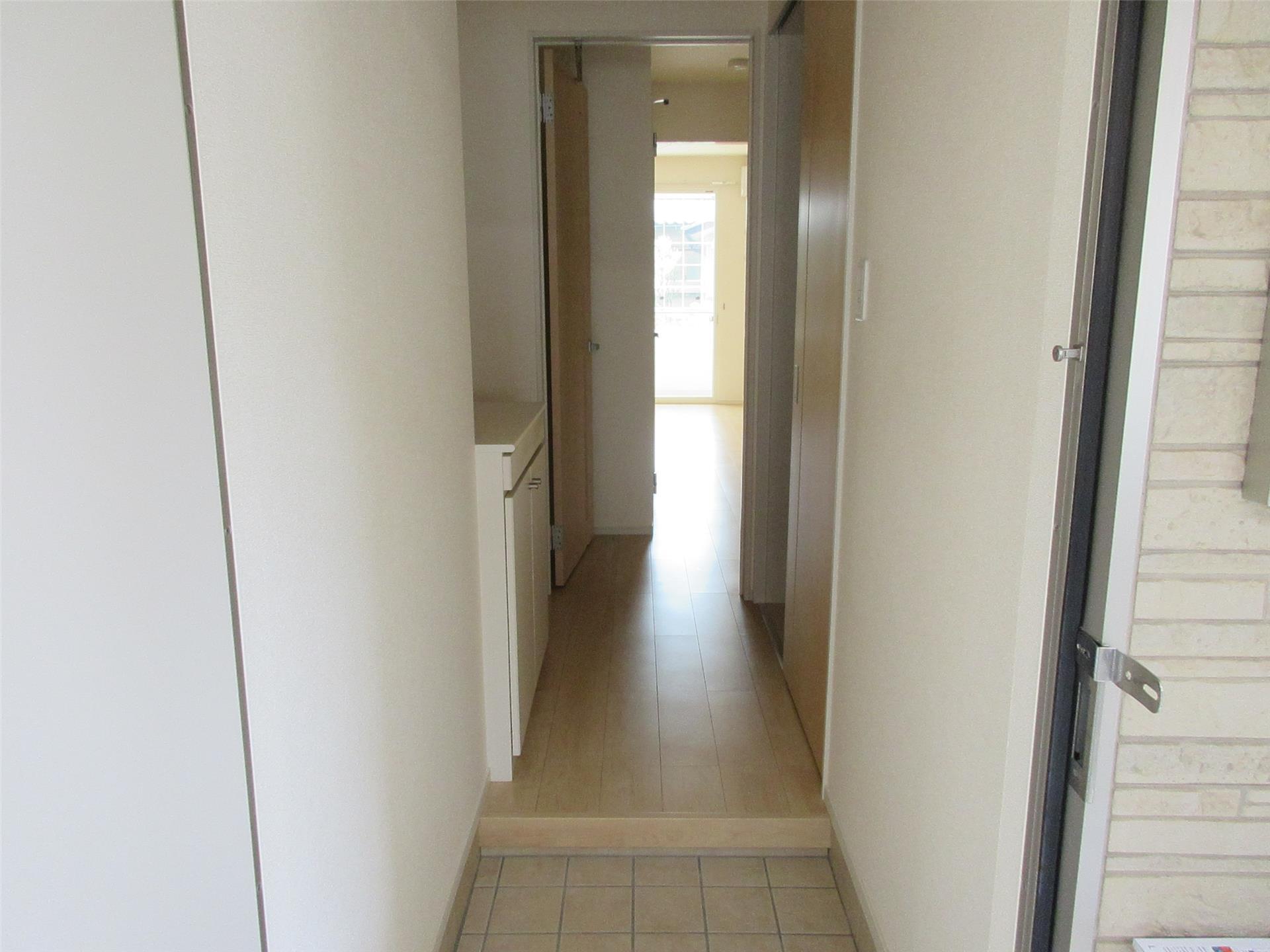 玄関　別部屋写真