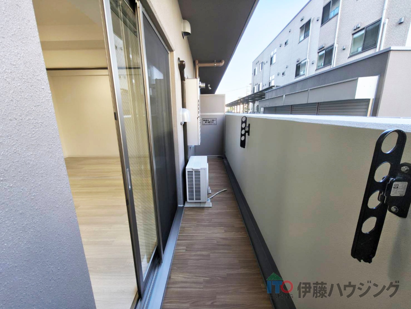 バルコニー　同間取りの別部屋の写真です。色合い等違う場合がございます。