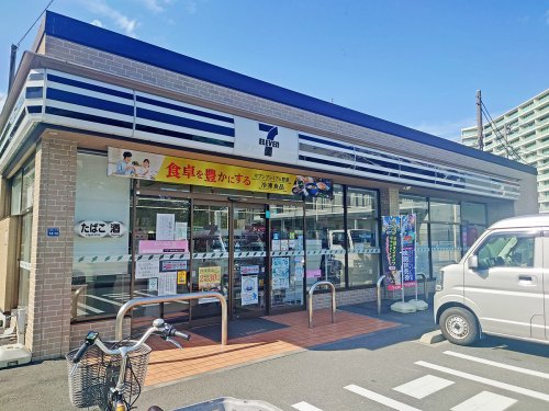 コンビニ　セブンイレブン 板橋加賀2丁目店（コンビニ）まで528m