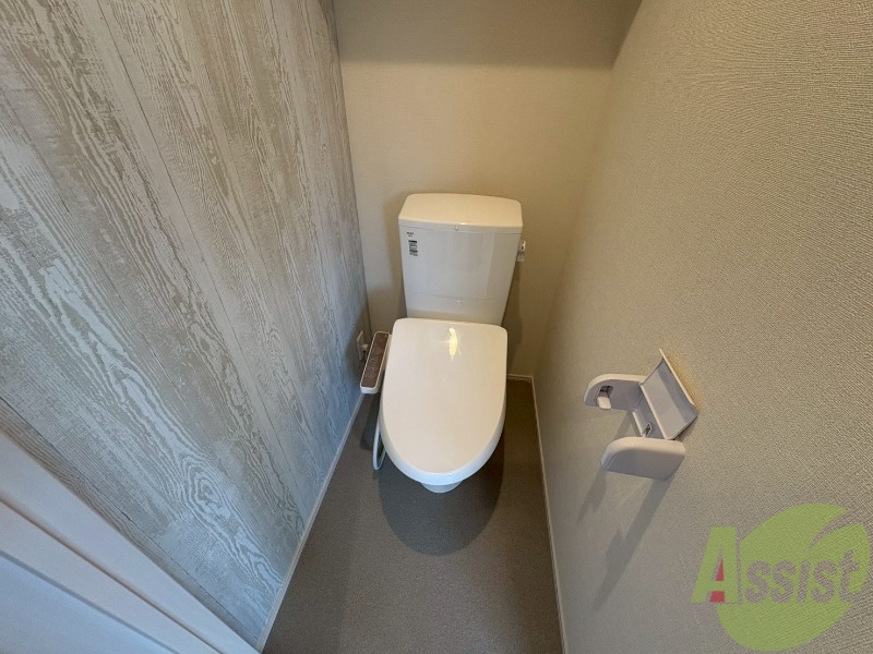 トイレ　ウォシュレットが付いてるのは嬉しいですね。