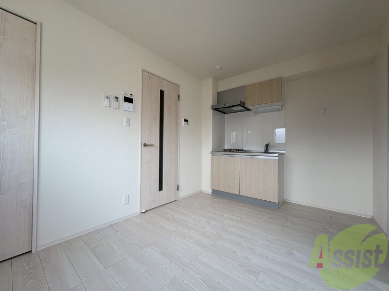 居室・リビング　白を基調としたリビングで気分も上がりますね。