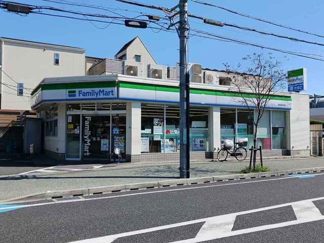 コンビニ　ファミリーマート西宮里中町店様（コンビニ）まで350m