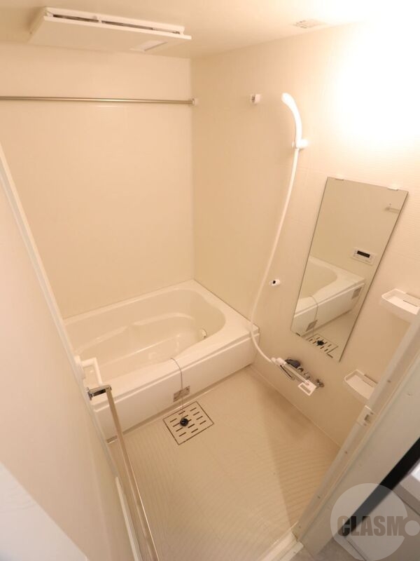 バス・シャワールーム　浴室乾燥機能付きのバスルーム