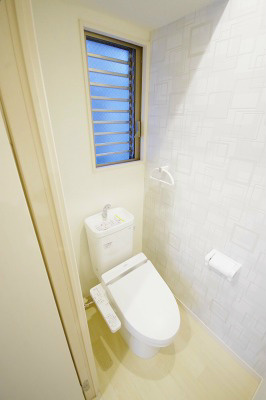 トイレ　温水洗浄便座付き