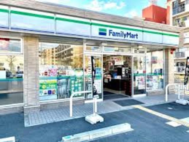 コンビニ　ファミリーマート伏見桃山東店（コンビニ）まで750m