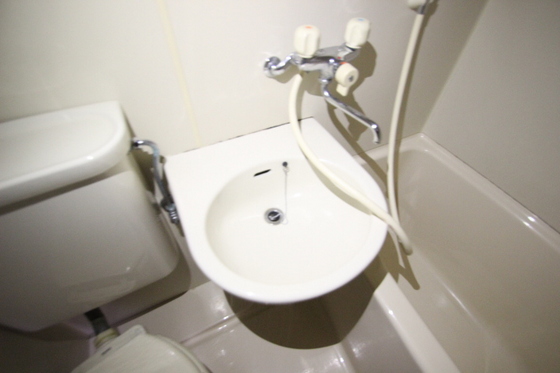 洗面設備　※別号室の写真です